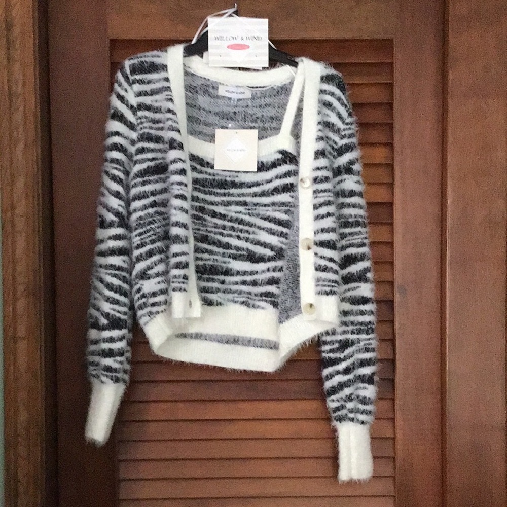 Willow & Wind zebra print crop top and sweater set size medium